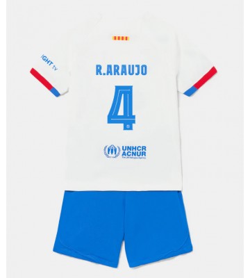 Barcelona Ronald Araujo #4 Replika Babytøj Udebanesæt Børn 2023-24 Kortærmet (+ Korte bukser)